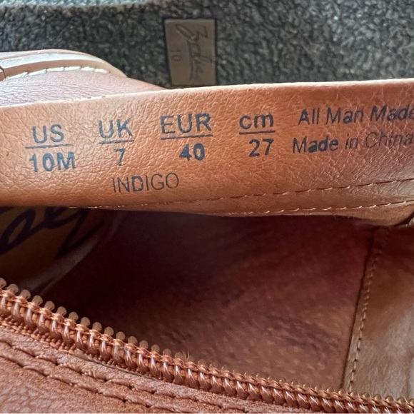 Zodiac brown ankle wedge boots size 10. - Picture 10 of 11